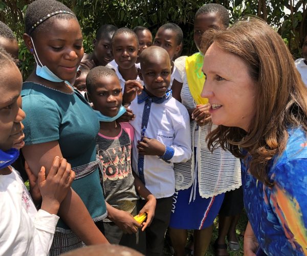 Lisa talking with the children of Mumias